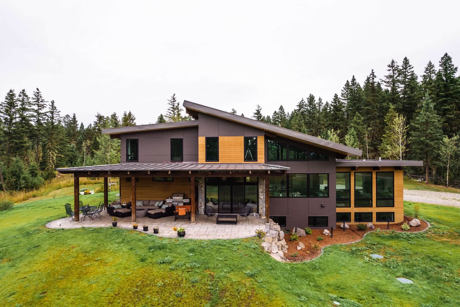 Modern residential design featuring timber elements by Smith Timber Works in British Columbia.